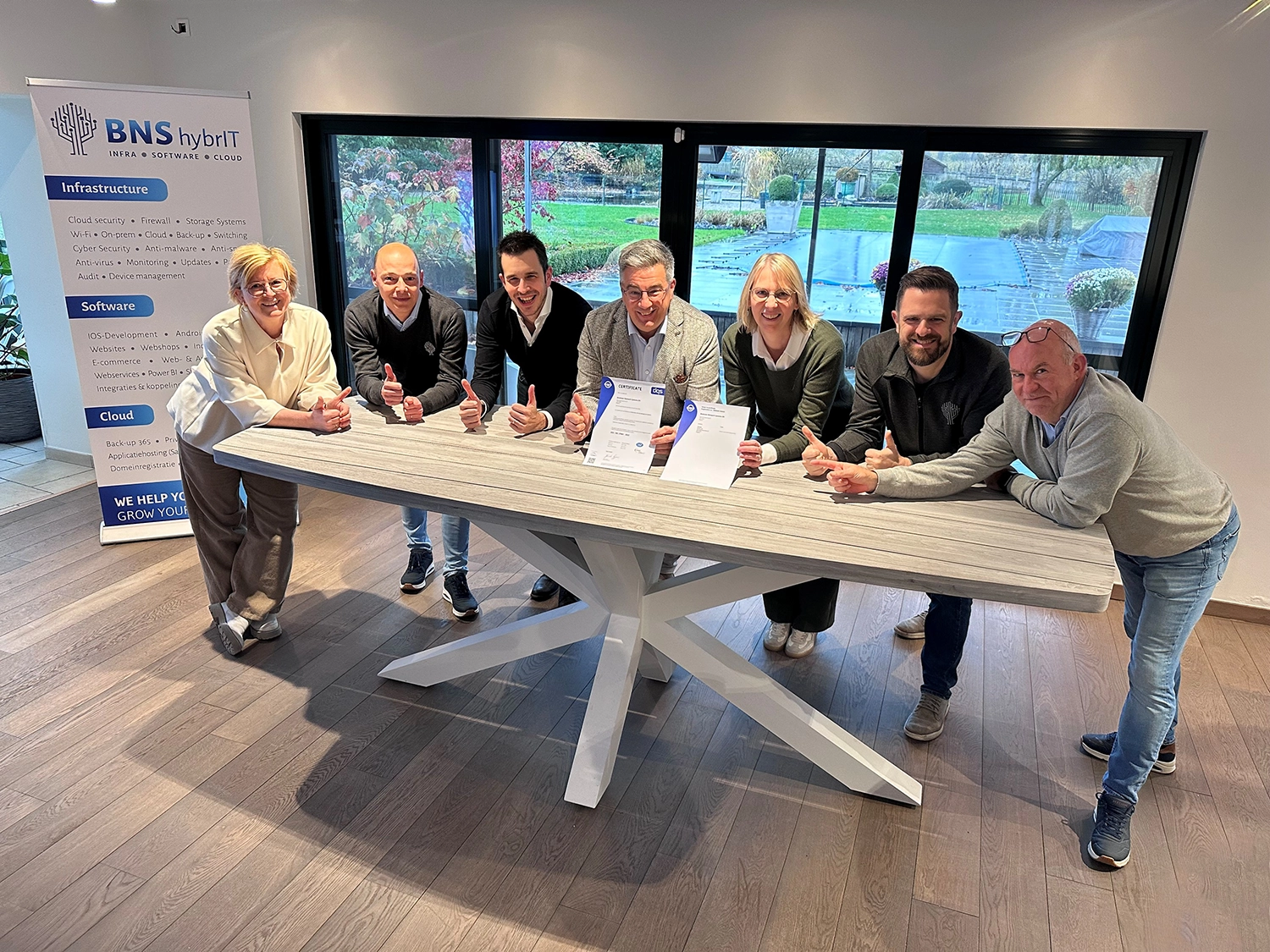 ISO 27001 - Hercertificatie - Overhandiging - BNS hybrIT & HostYou